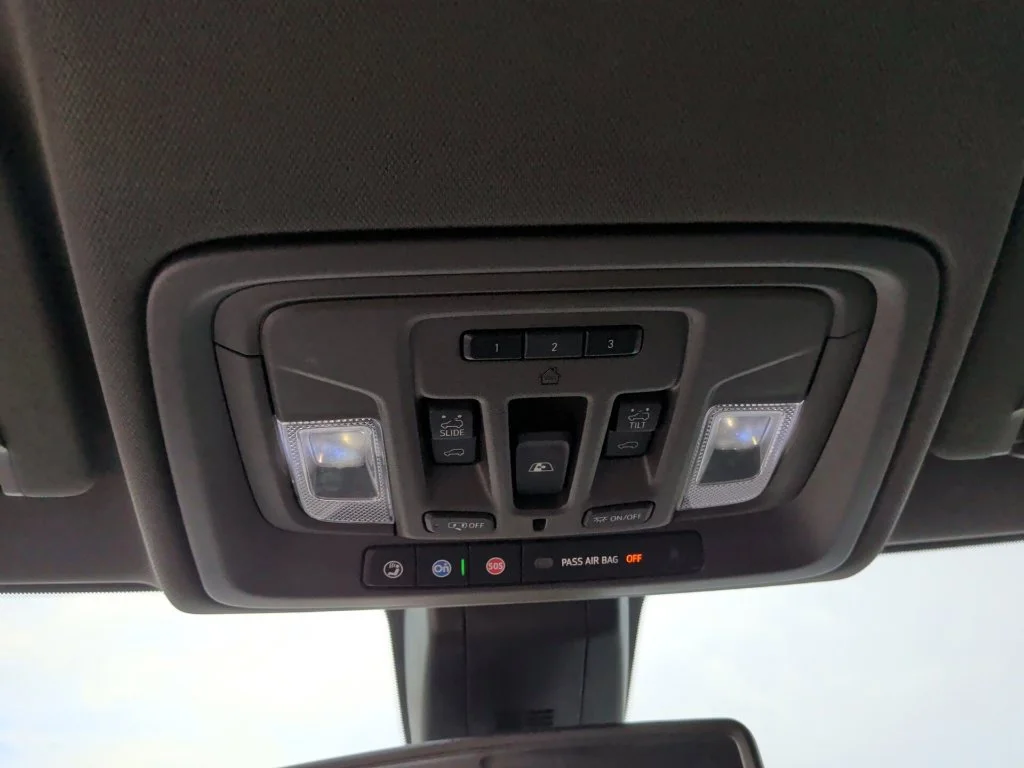 Used 2019 White GMC SLT image 22