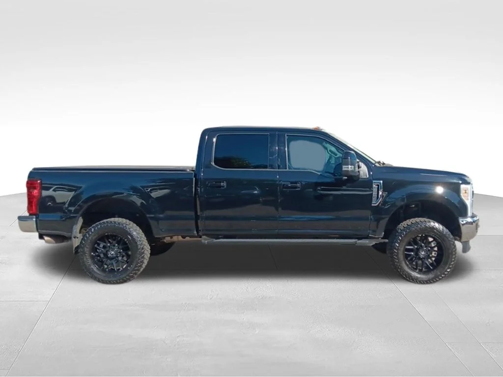 Used 2019 Black Metallic Ford Lariat image 8