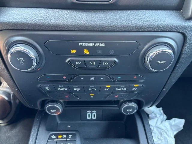 Used 2021 White Ford Lariat image 32