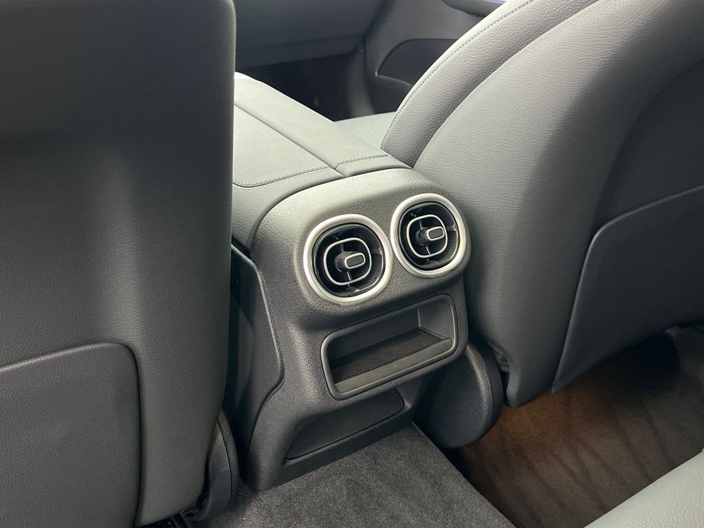 New 2026 Polar White Mercedes-Benz GLC300 image 24