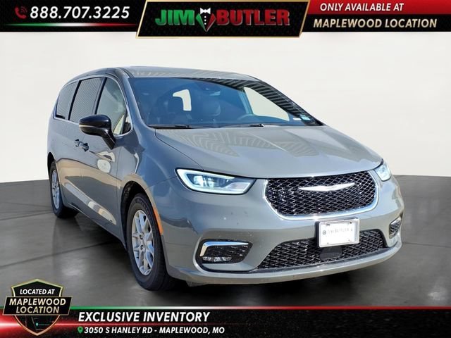 Used 2025  Chrysler Select image 2