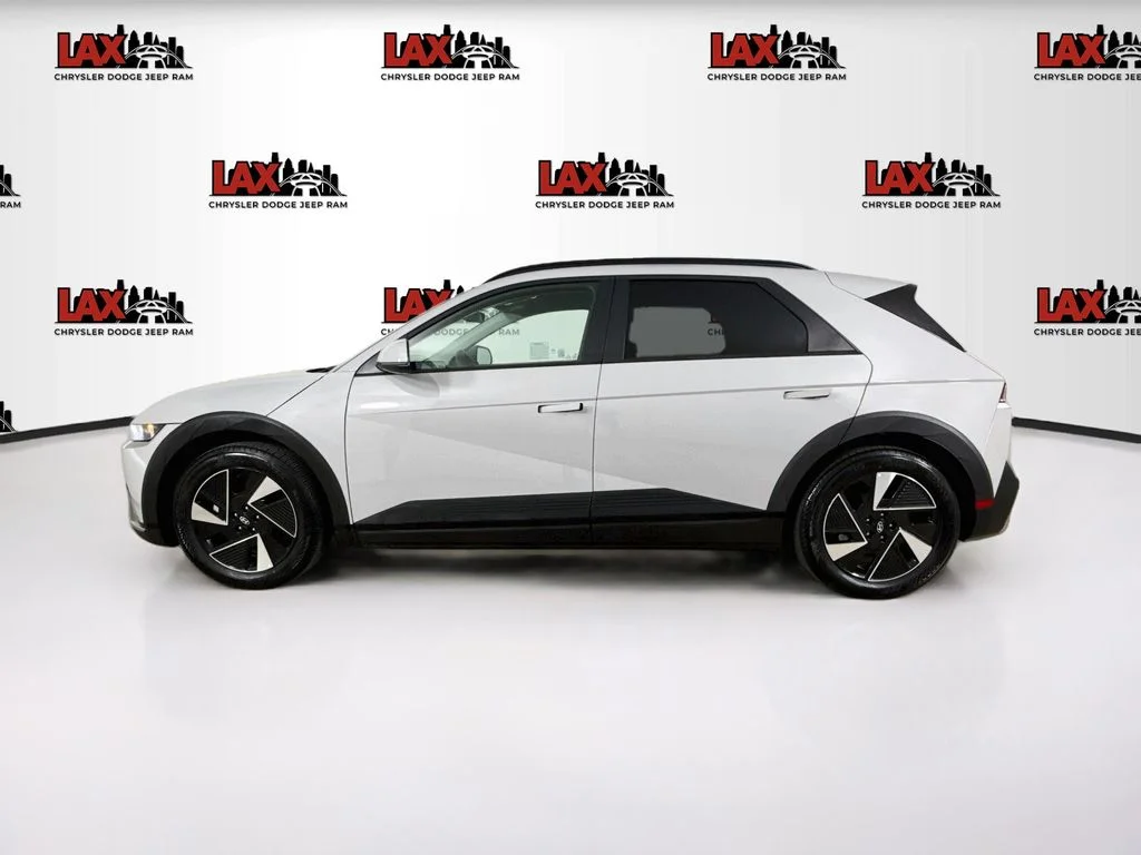 Used 2025 Gray Hyundai SEL image 4