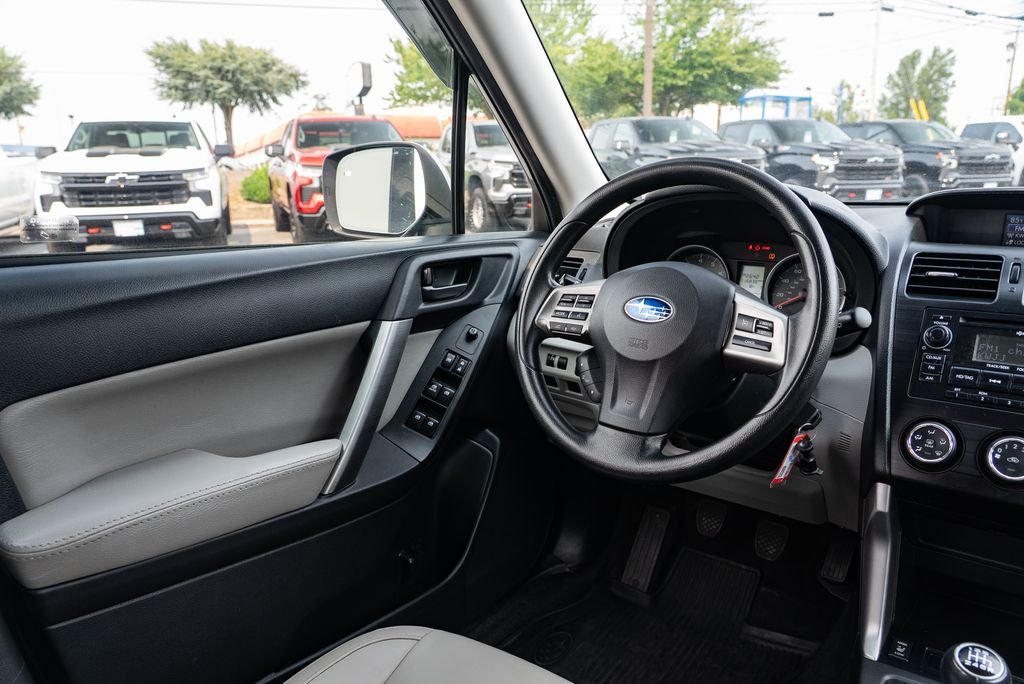 Used 2014 Ice Silver Metallic Subaru 2.5i Premium image 12