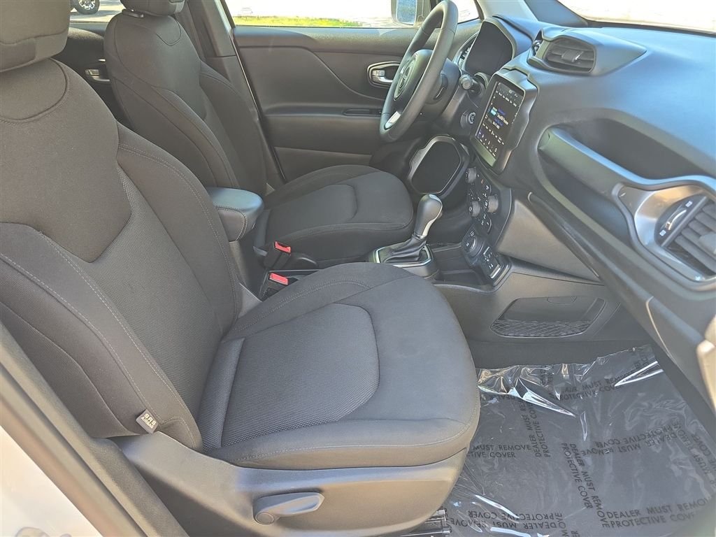 Certified Used 2023 White Jeep Latitude image 13