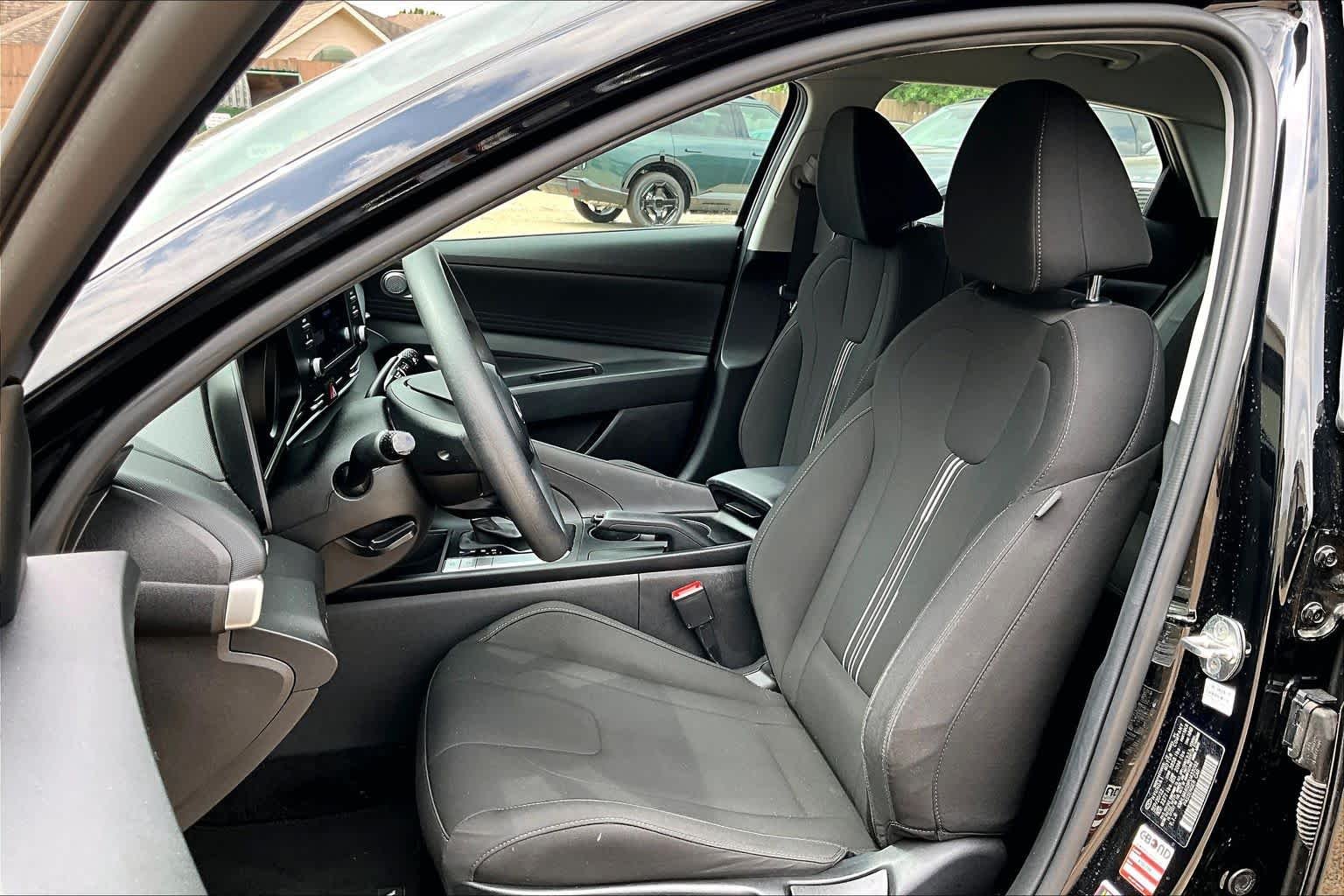 Used 2023 Phantom Black Hyundai SEL image 8