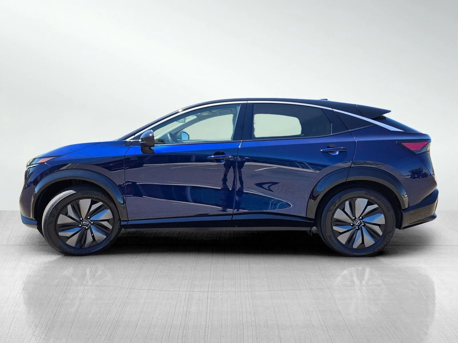 Used 2025 Deep Ocean Blue Pearl/Black Diamond Pearl Nissan ENGAGE image 10