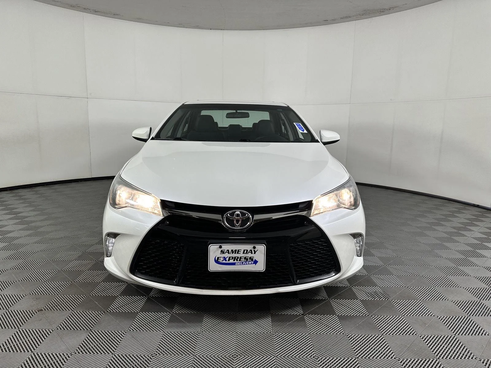 Used 2017 Blizzard Pearl Toyota XSE image 11