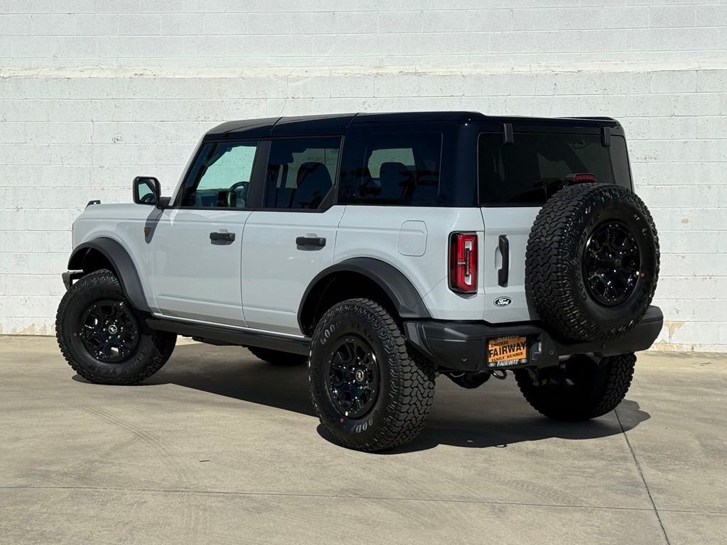 New 2026 Avalanche Gray Ford Badlands® image 3