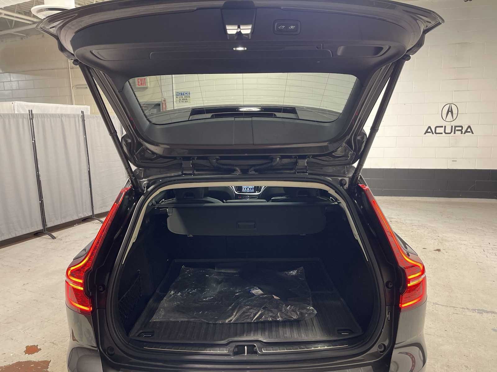 Used 2023 Gray Volvo Ultimate image 19