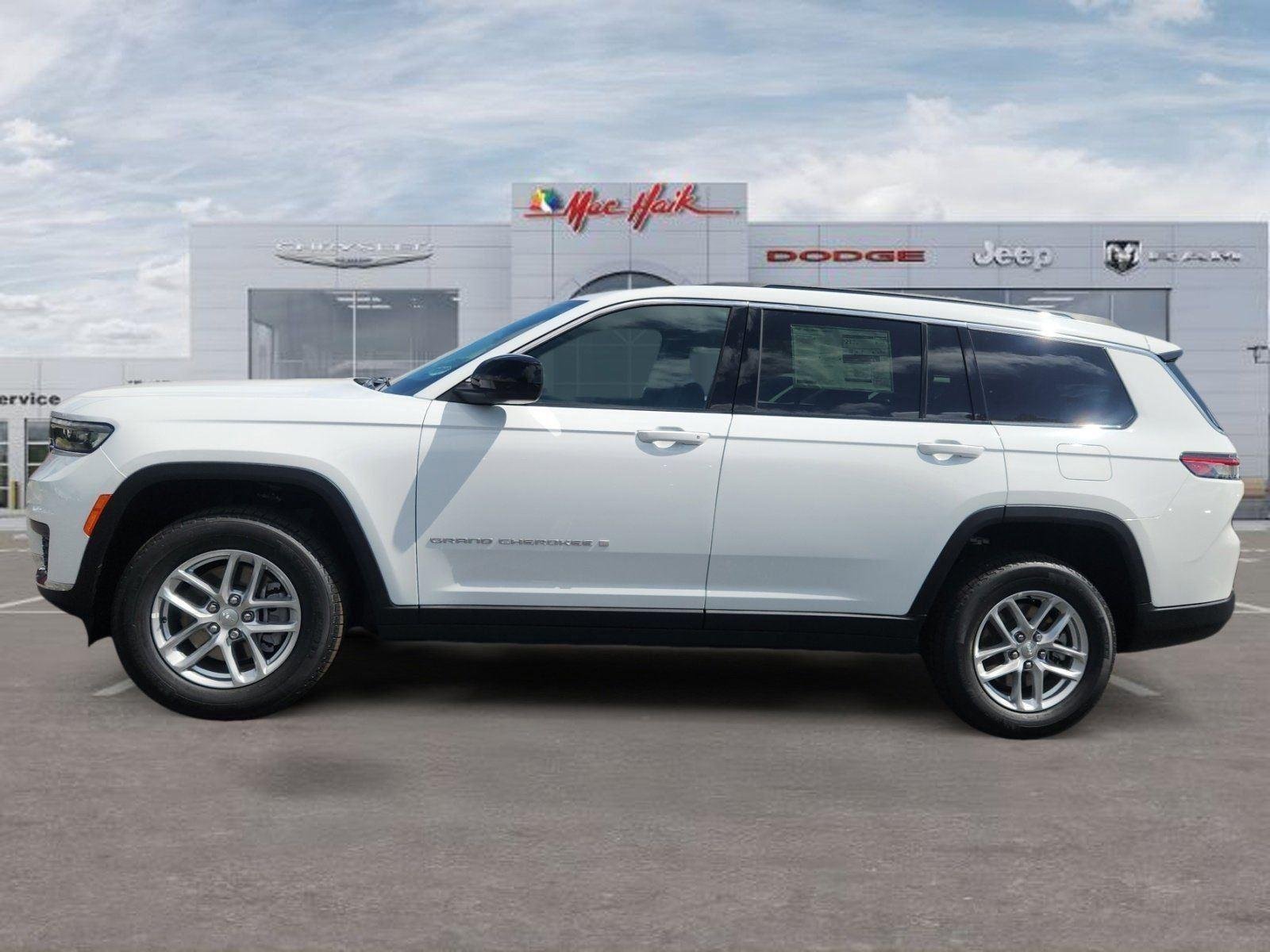 New 2026 Bright White Clear-Coat Exterior Paint Jeep Laredo image 2