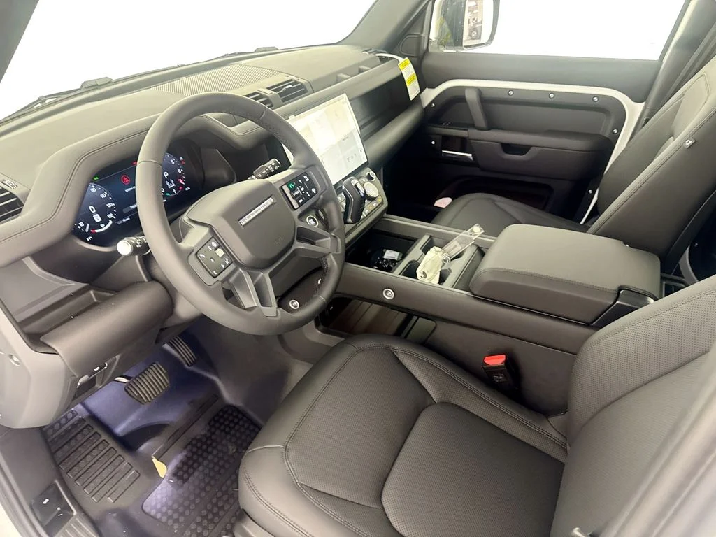 New 2026 Fuji White Land Rover X-Dynamic SE image 9