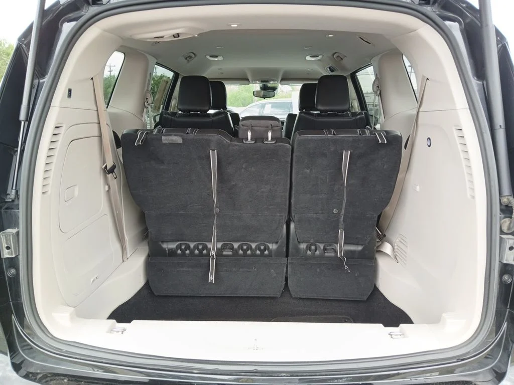 Used 2023 Black Chrysler Touring L image 19