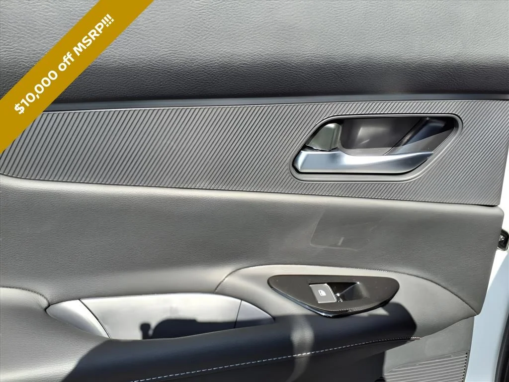 New 2025 Everest White TriCoat Nissan SV image 7