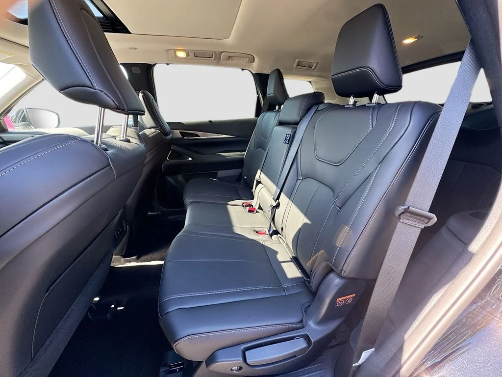 Used 2026 Black INFINITI LUXE image 27