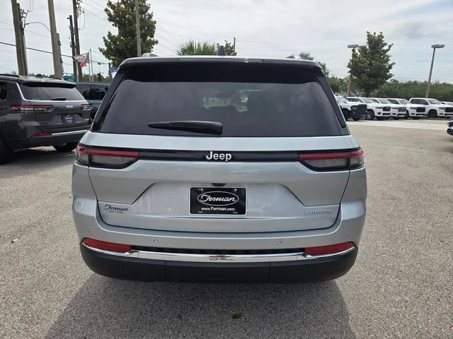 New 2026 Silver Zynith Exterior Paint Jeep Laredo image 10
