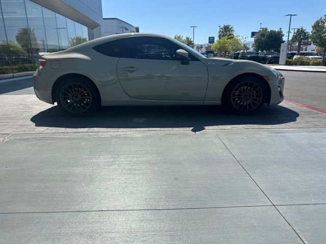 Used 2016  Scion Release Series image 4