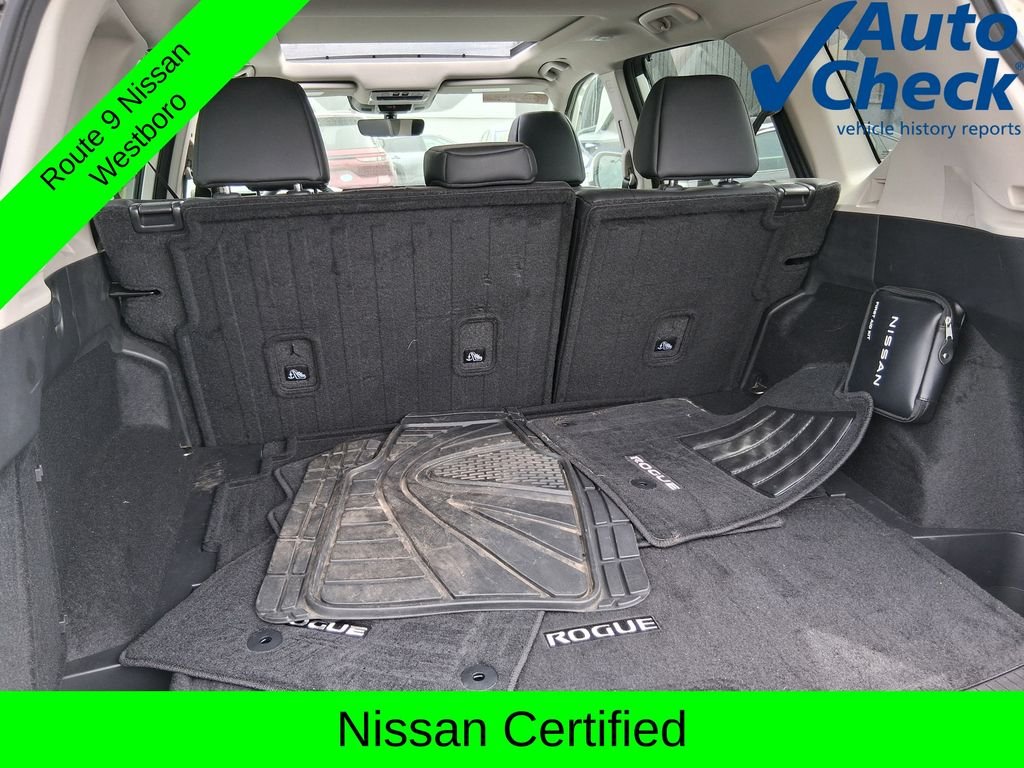 Used 2023 White Nissan SL image 31
