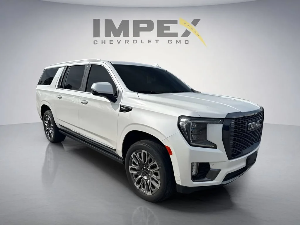Used 2023 White Frost Tricoat GMC Denali Ultimate image 7