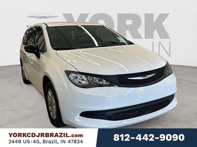 New 2027 Bright White Clear-Coat Exterior Paint Chrysler LX image 7