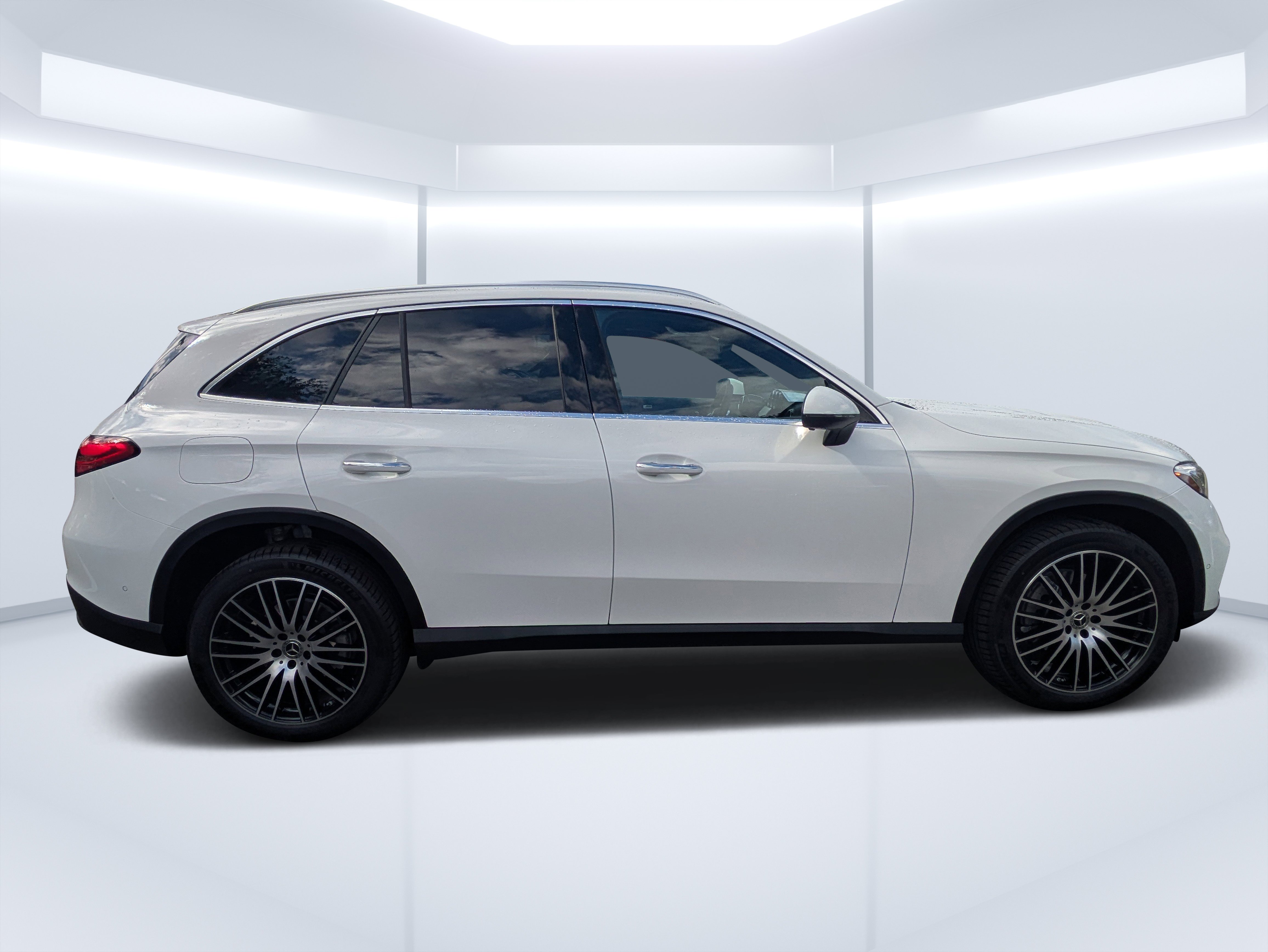 New 2026 Polar White Mercedes-Benz GLC 300 image 2