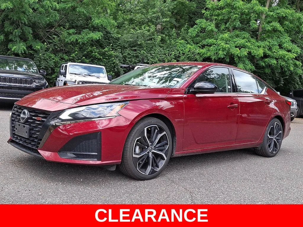 Used 2024 Red Nissan 2.5 SR image 3