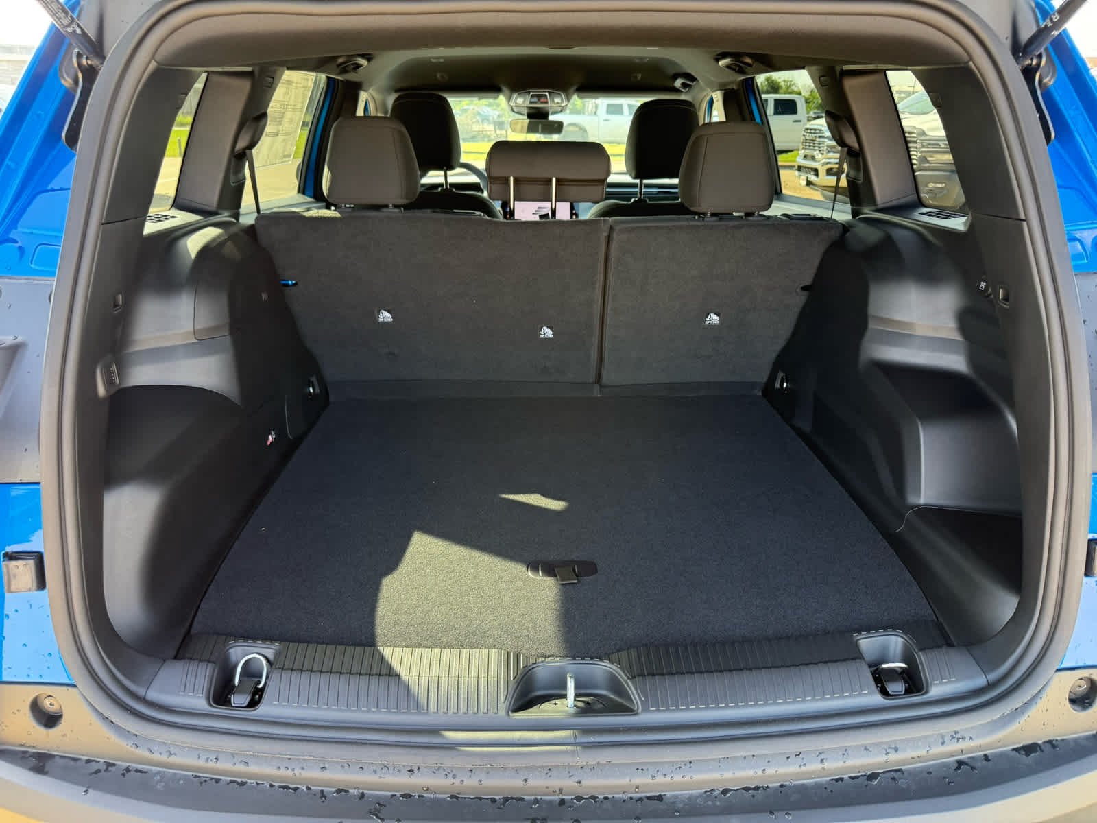 New 2026 Hydro Blue Pearlcoat Jeep Laredo image 16