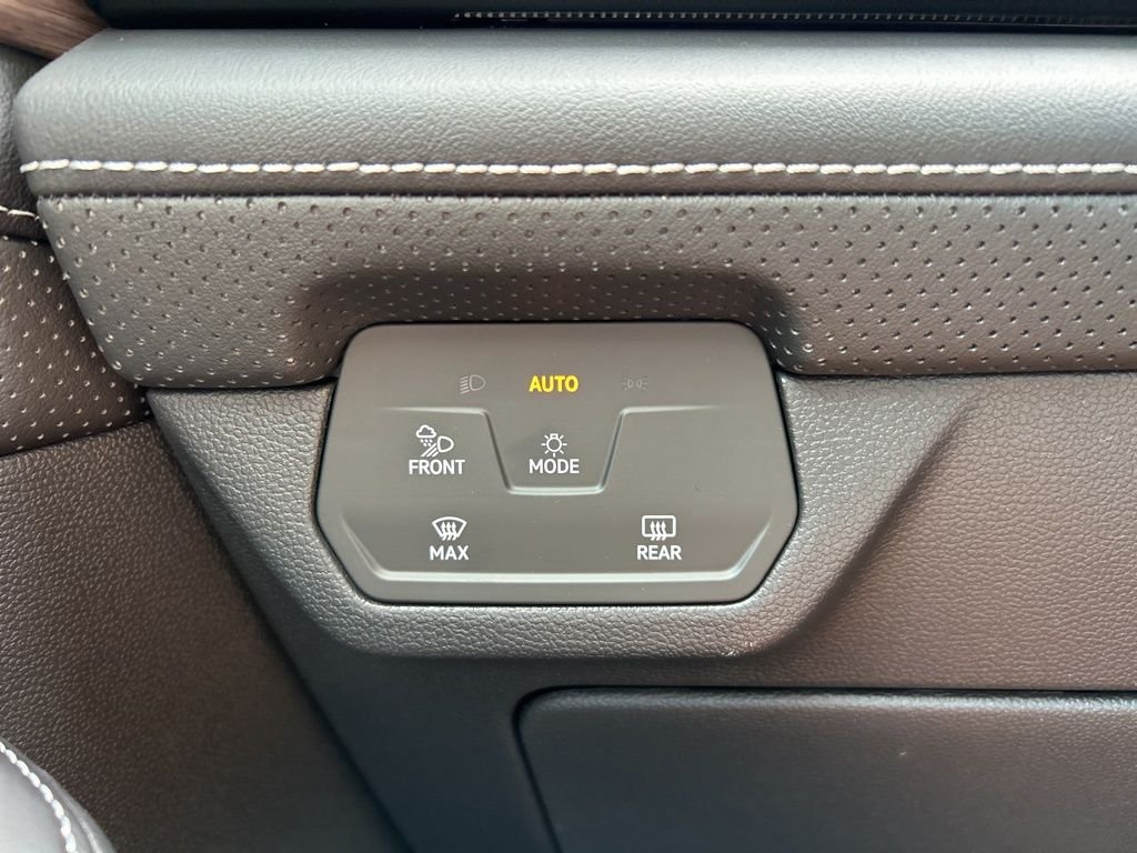 New 2026 White Volkswagen 2.0T SEL image 32