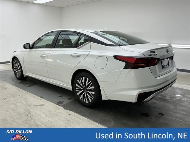 Used 2024 Pearl White Trico Nissan 2.5 SV image 6