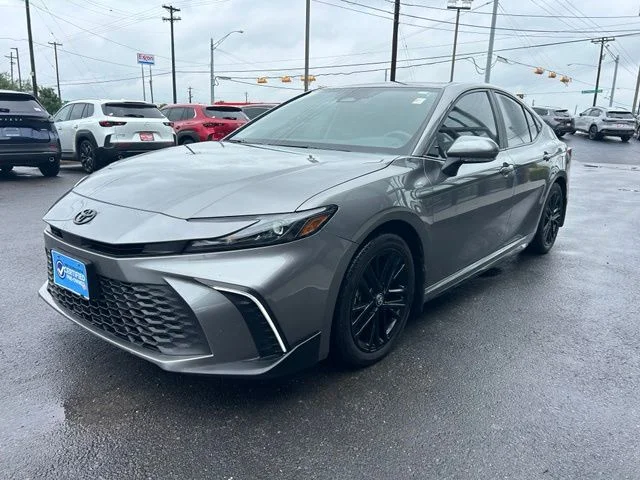 Used 2025  Toyota SE image 3