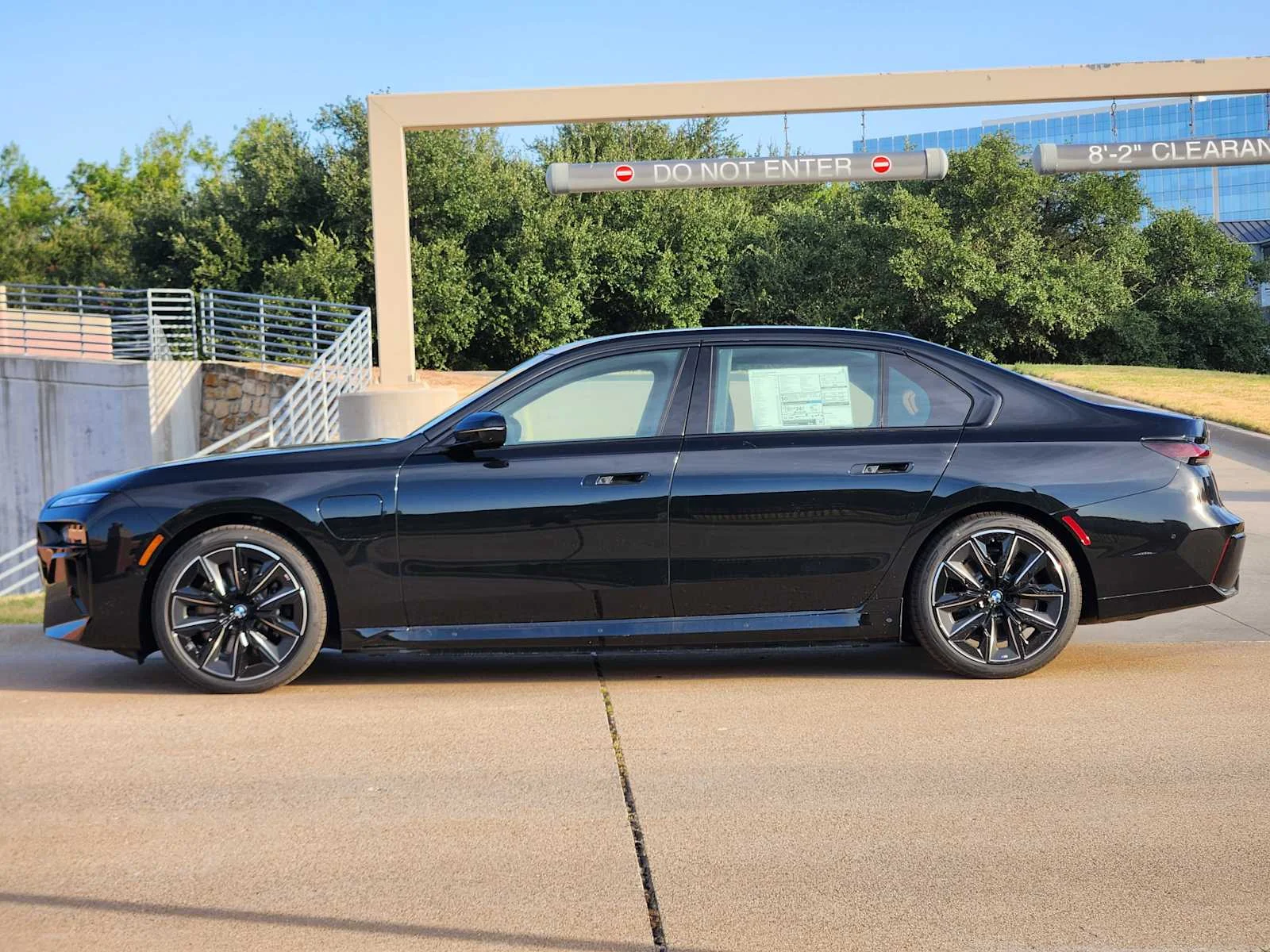 New 2026 Black Sapphire Metallic BMW 750e xDrive image 2