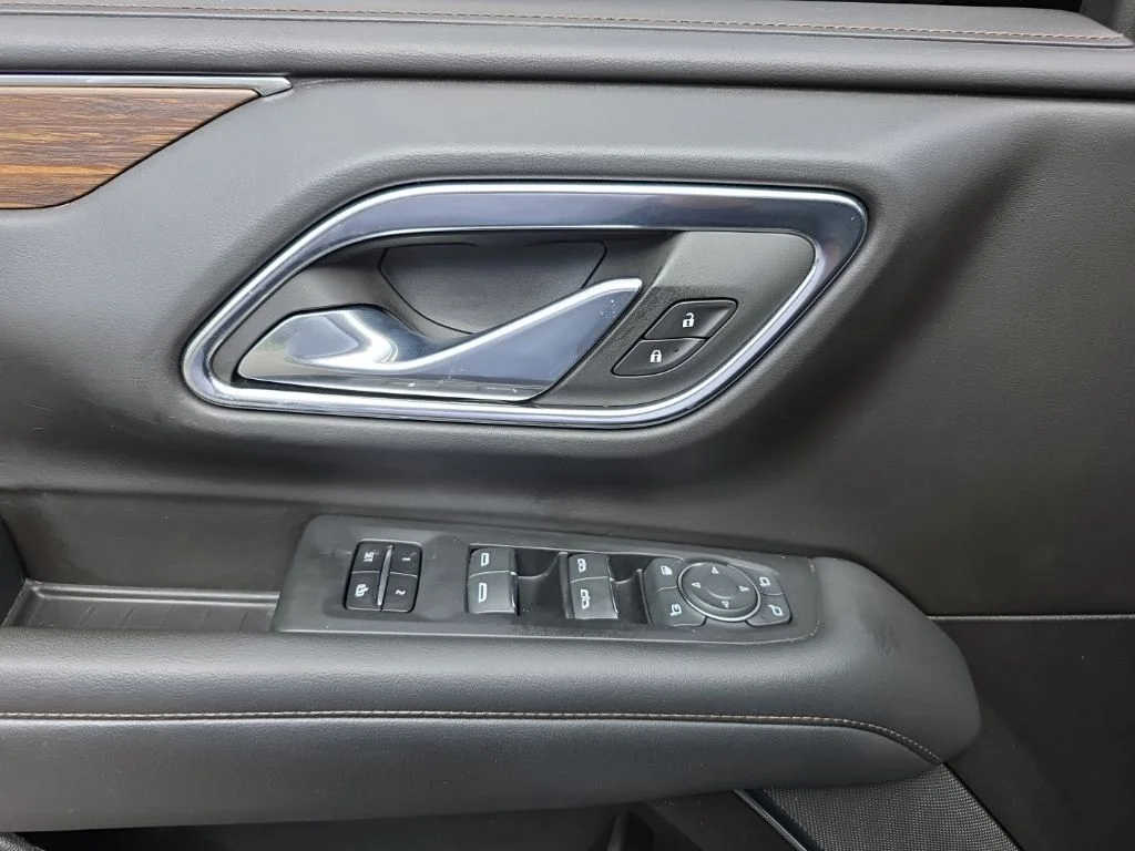 Used 2023 Black Chevrolet High Country image 13