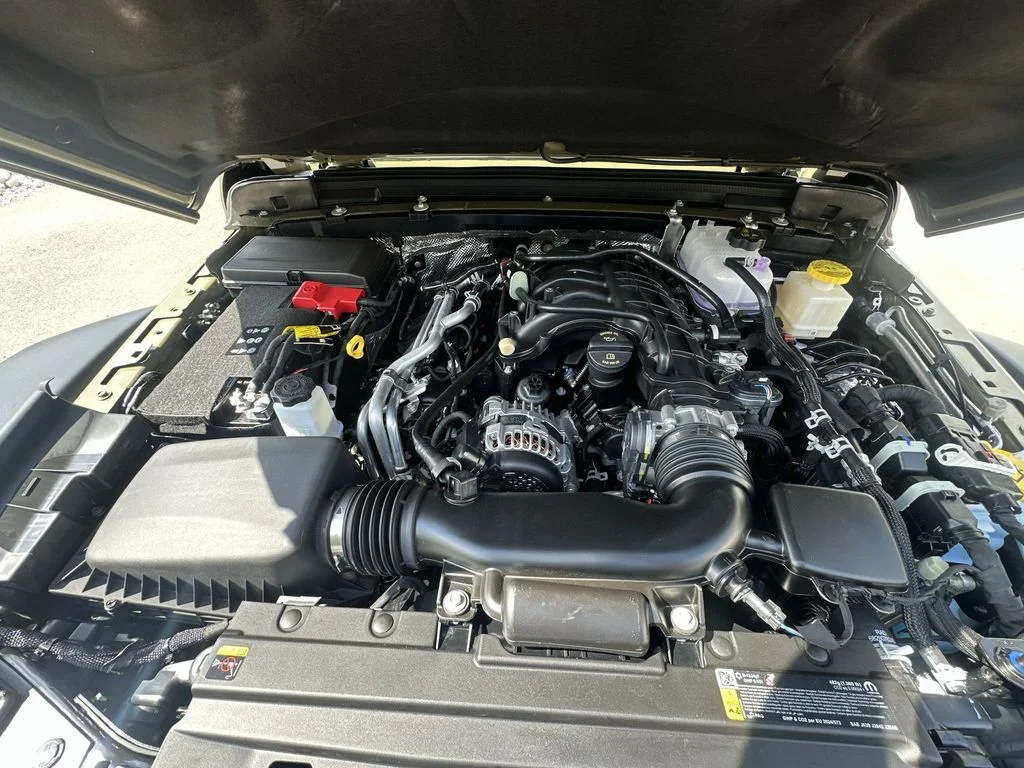 Used 2025 Green Jeep Mojave image 32