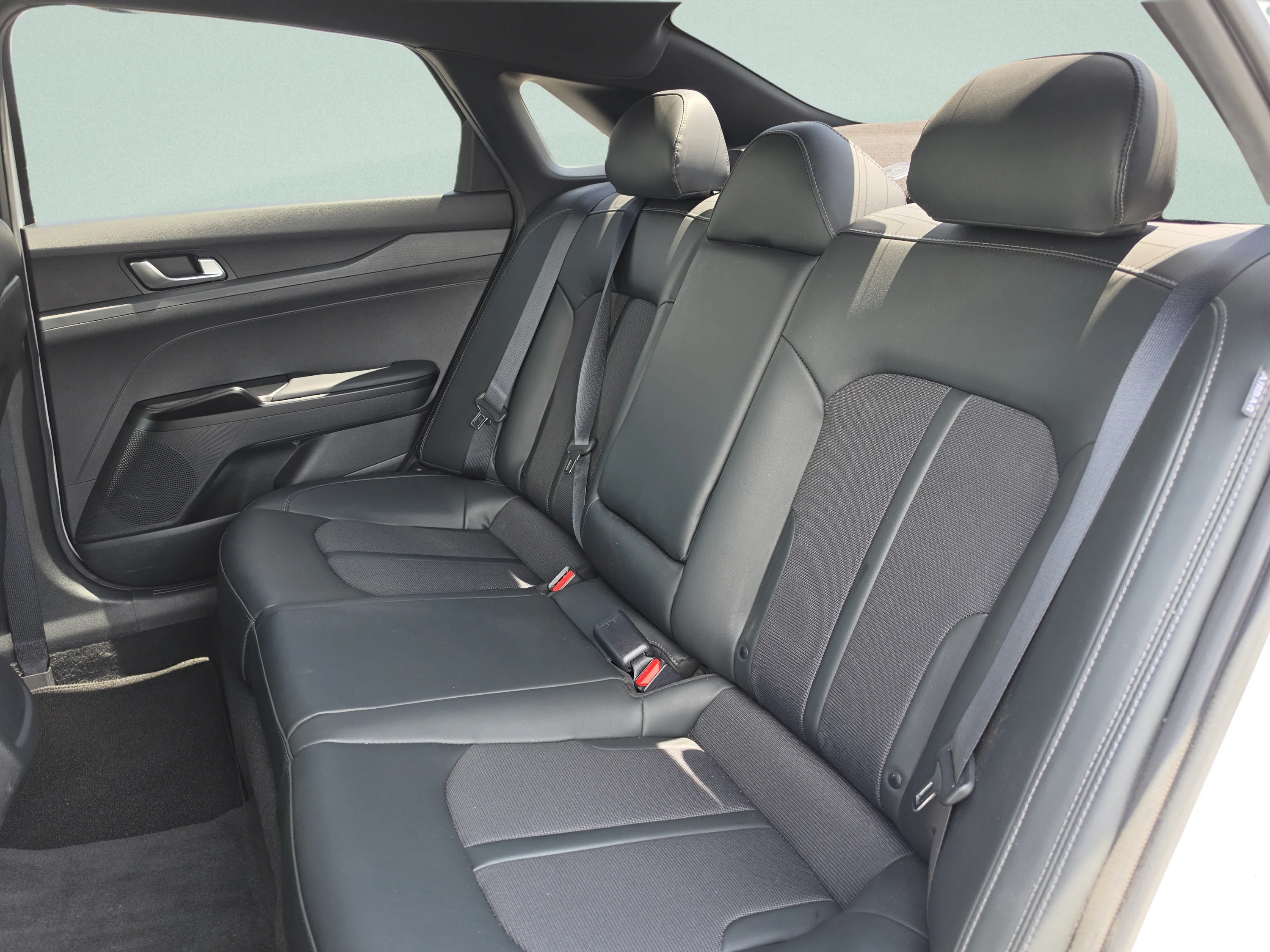 Used 2024 Glacial White Pearl Kia GT-Line image 22