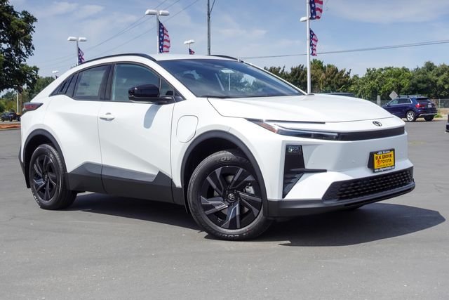New 2026 Wind Chill Pearl <sup>1</sup> Toyota  SE image 4