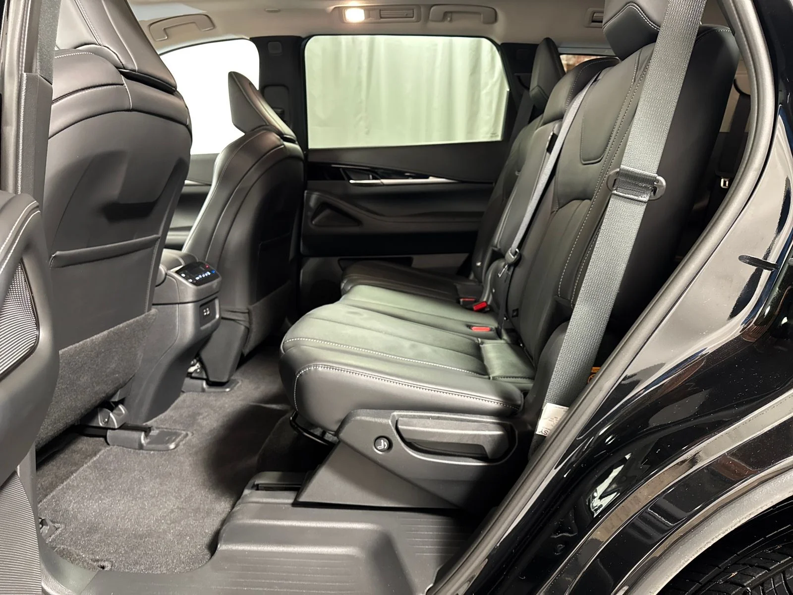 Used 2025 Black INFINITI PURE image 4