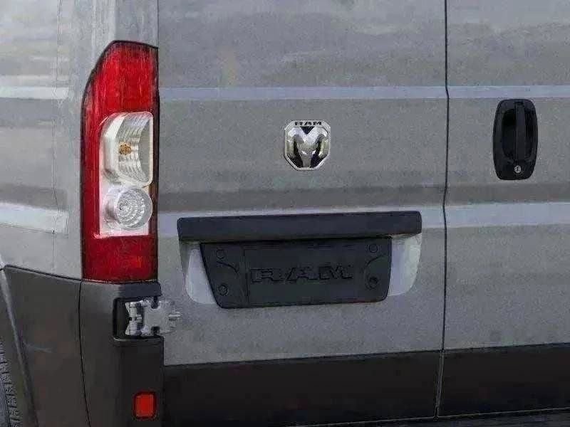 New 2026 Bright Silver Metallic Clear-Coat Exterior Paint RAM Low Roof image 46