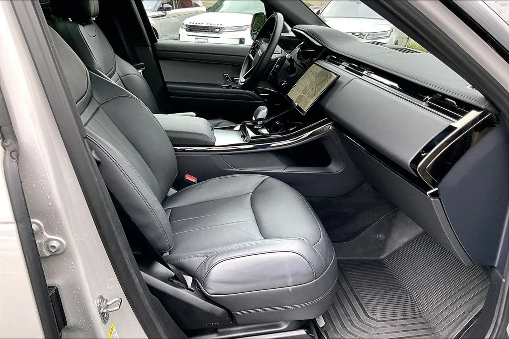 Used 2024 Gray Land Rover Dynamic SE image 7