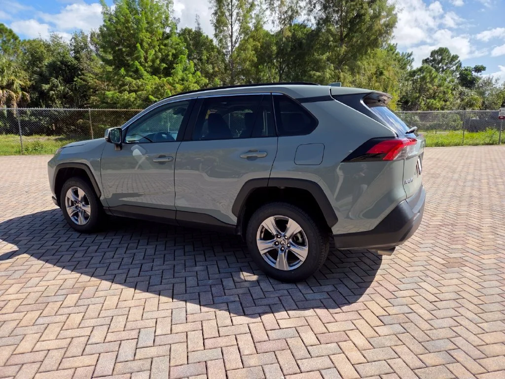 Used 2022 Gray Toyota XLE image 9