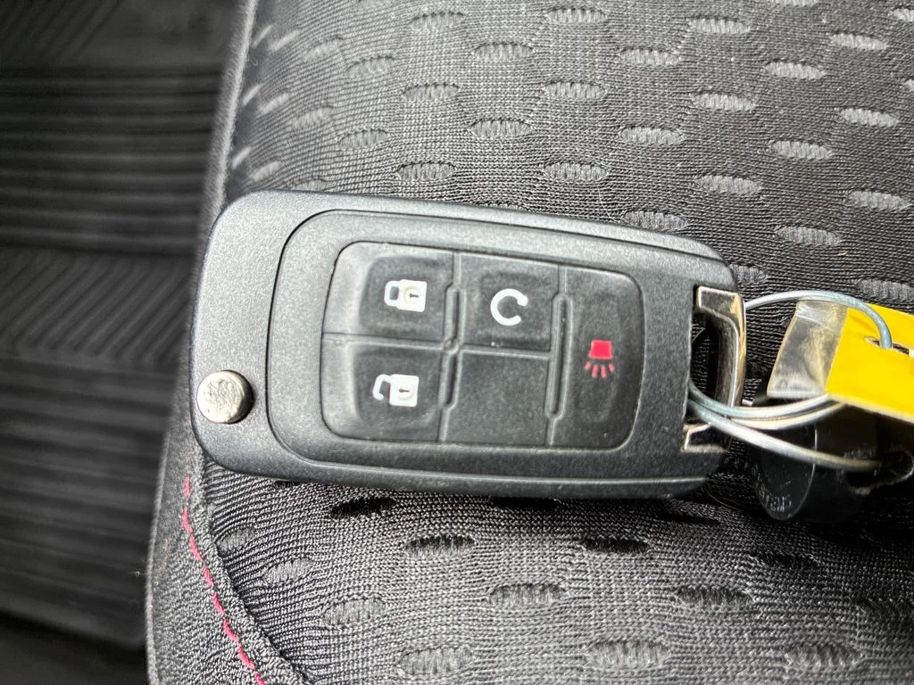 Used 2015 Black GMC SLE-1 image 28