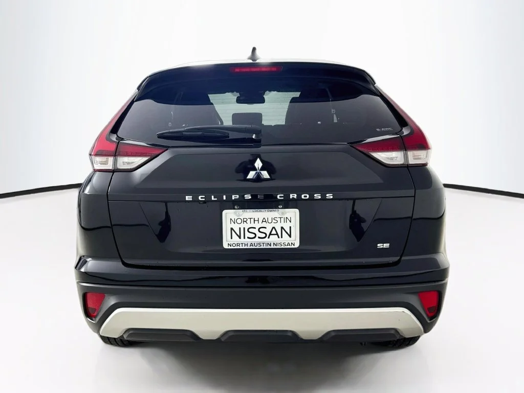 Used 2022 Labrador Black Pearl Mitsubishi SE image 6