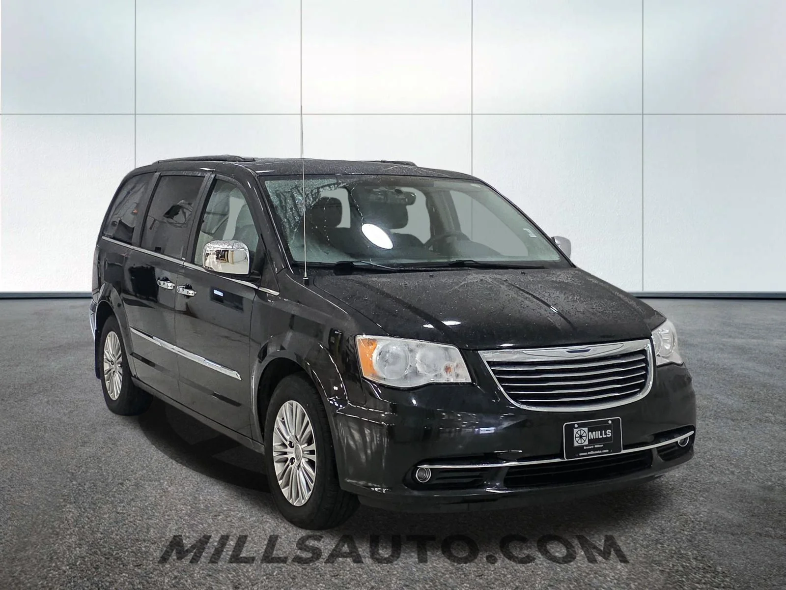 Used 2013 Black Chrysler Touring-L image 11