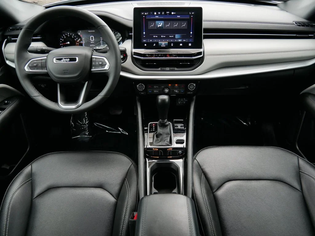 2025 Jeep Compass Limited - Photo 13