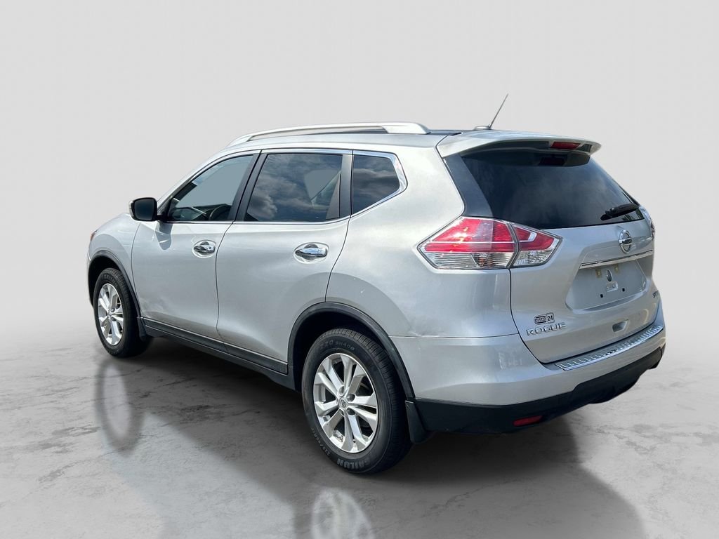 Used 2015 Silver Nissan SV image 3