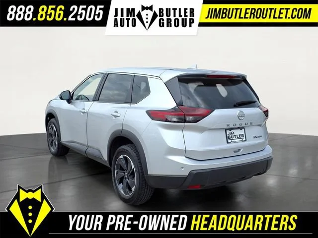 Used 2024  Nissan SV image 2