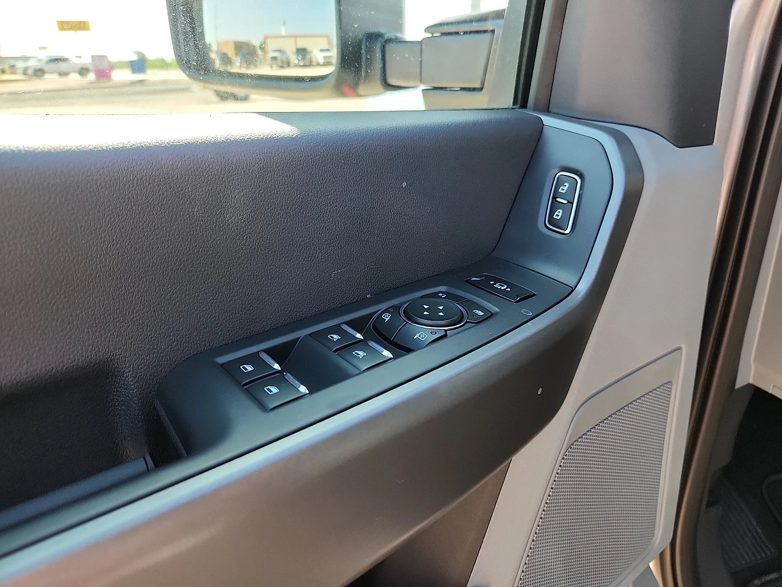 New 2026 Agate Black Metallic Ford XLT image 15
