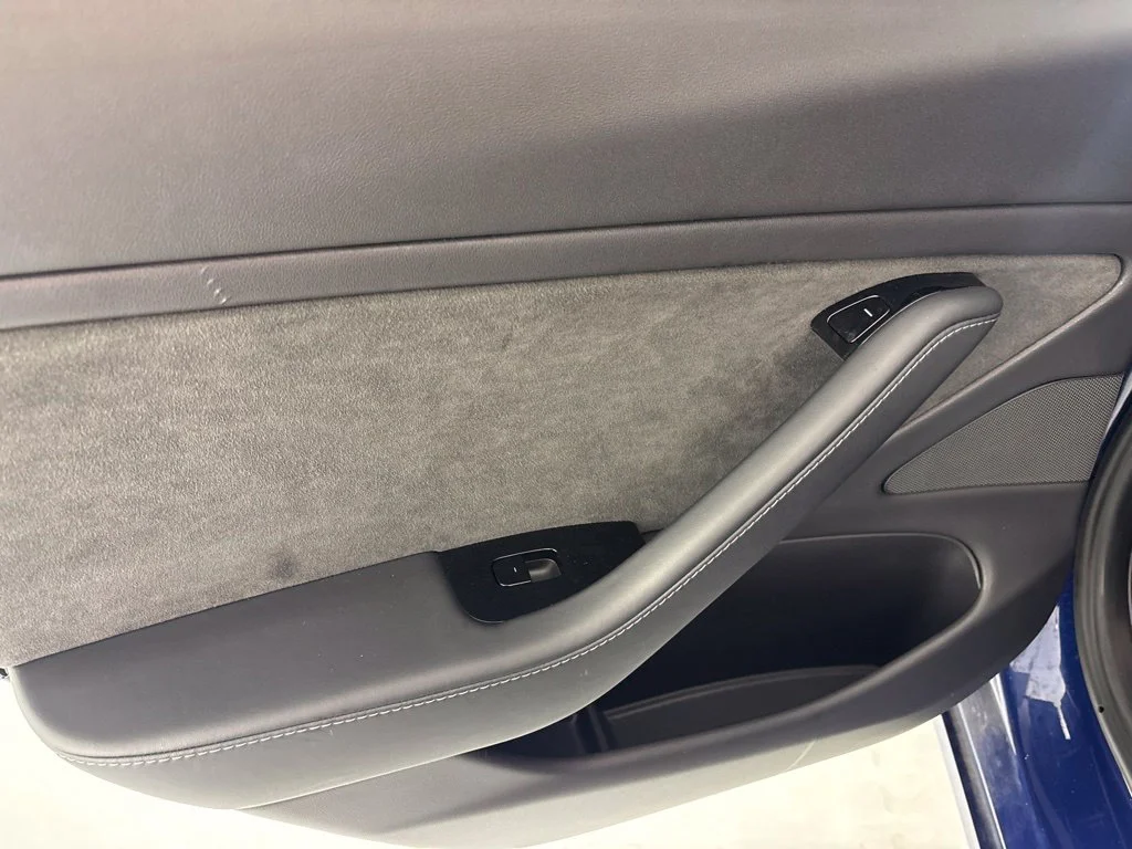 Used 2019 Blue Tesla Mid Range image 18