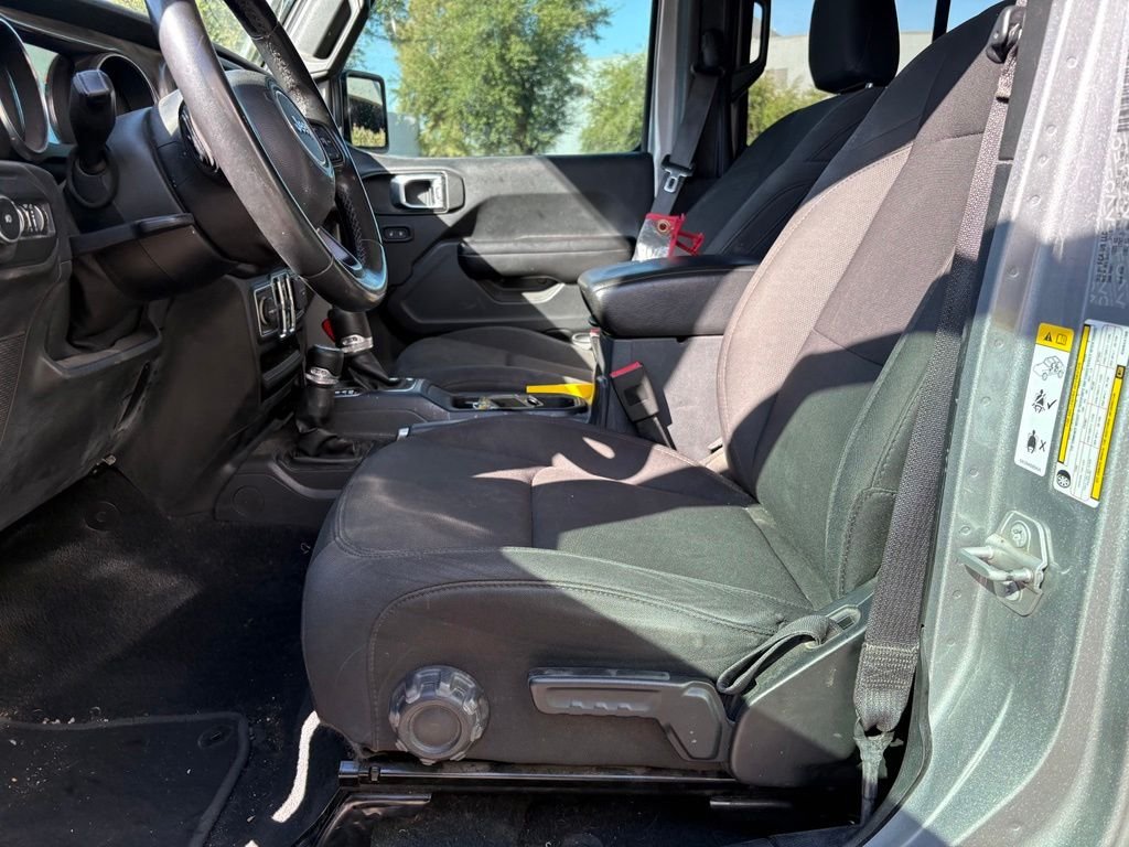 Used 2019 Silver Jeep Unlimited Sport S image 9
