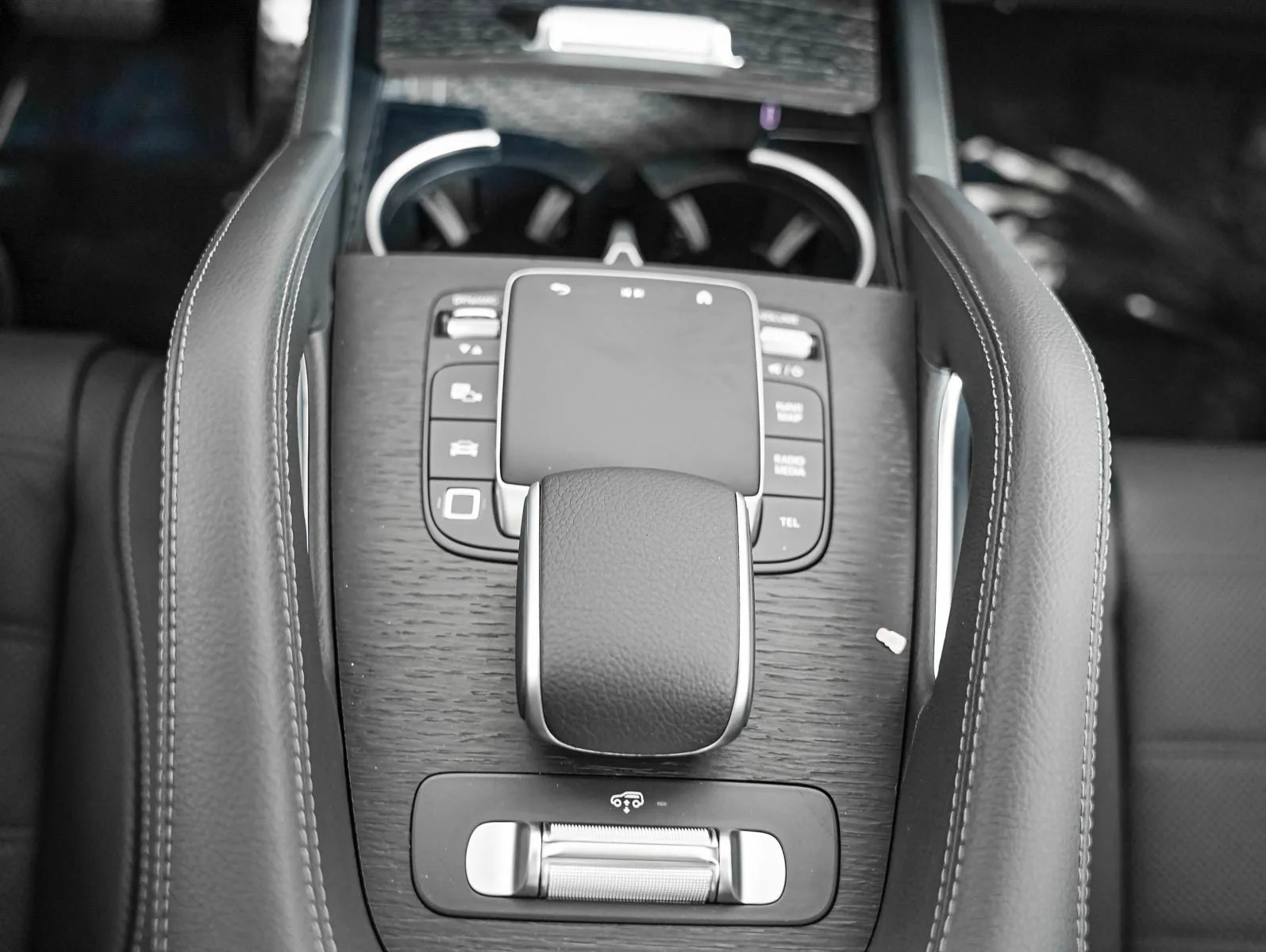 New 2026 Polar White Mercedes-Benz 4MATIC® image 23