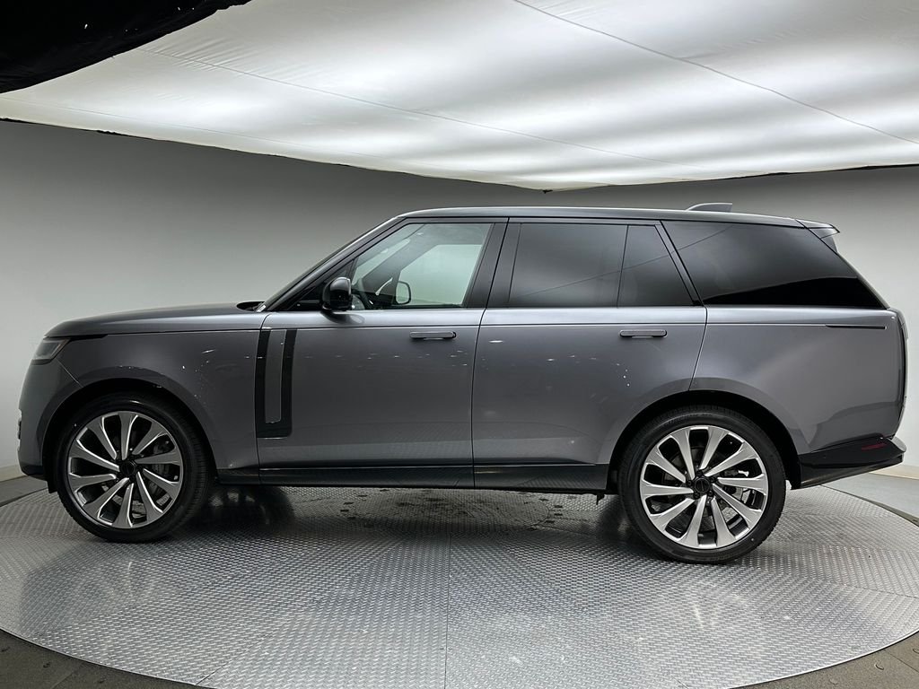 New 2026 Eiger Grey Metallic Land Rover SE image 2