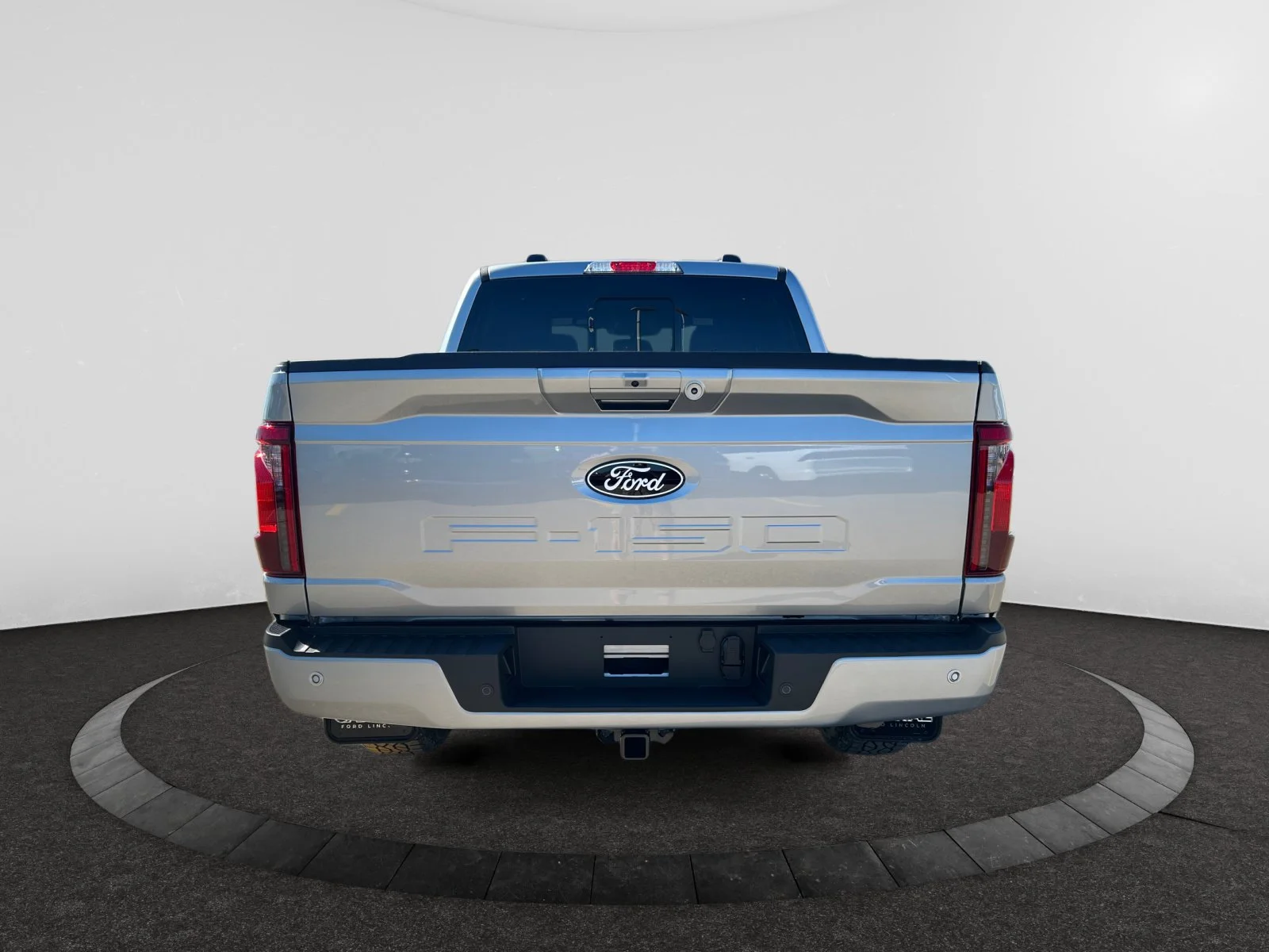 New 2026 Iconic Silver Metallic Ford XLT image 4